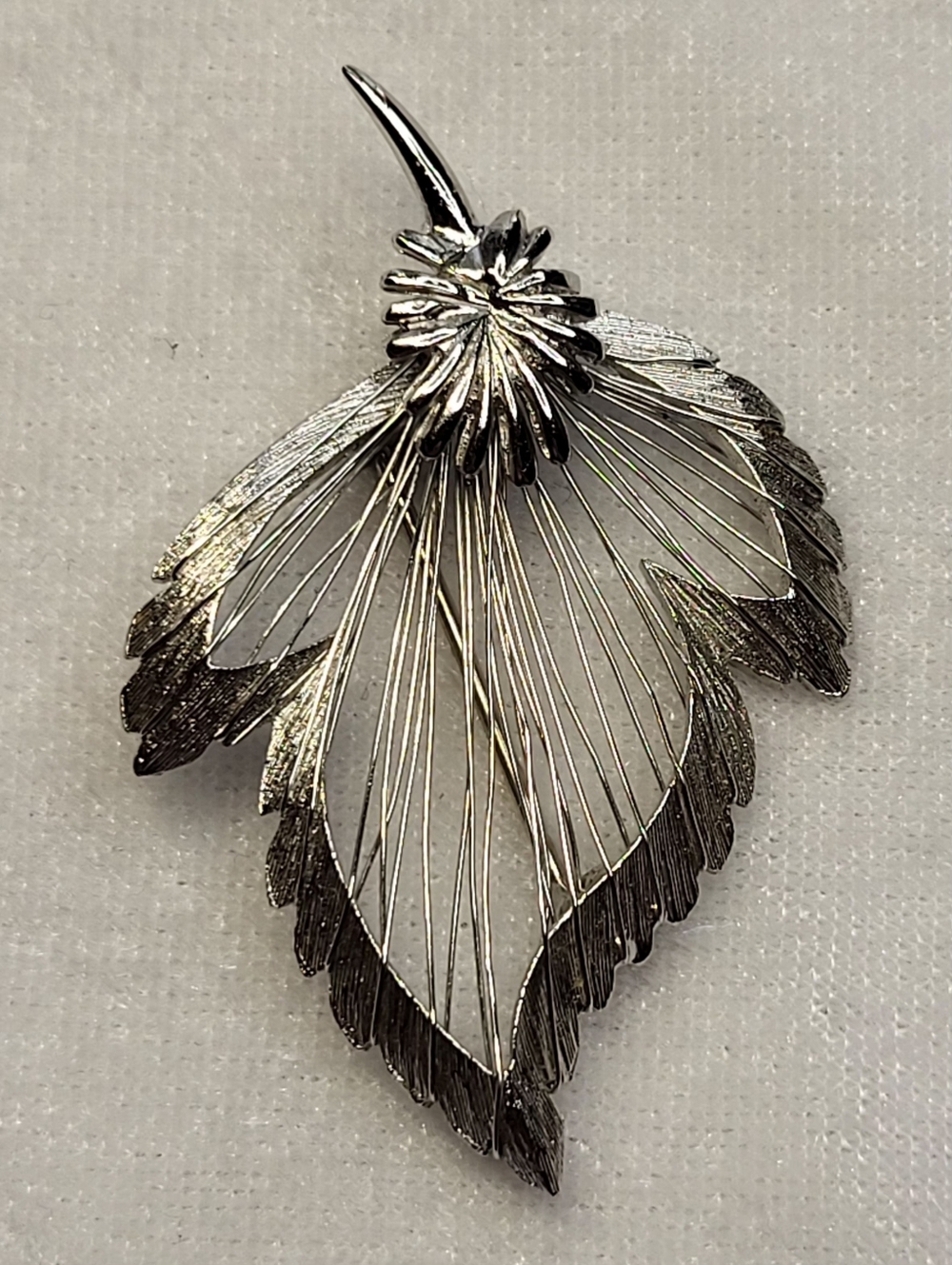 Vintage Silver-toned Wirework Leaf Brooch / Pin